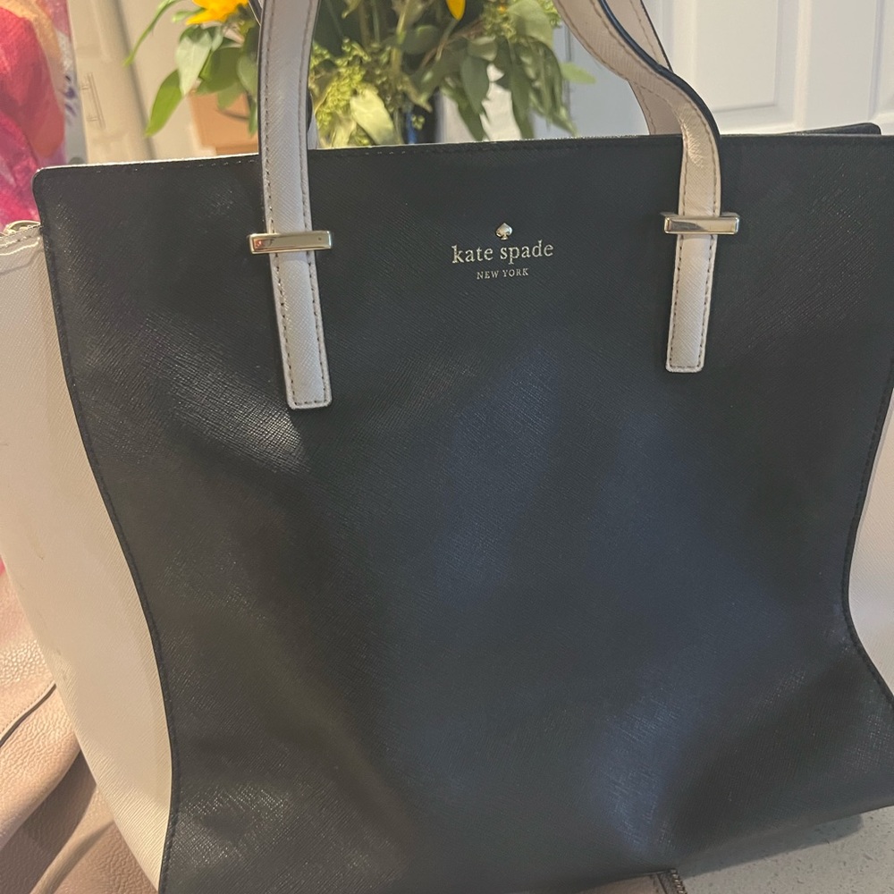 Black and white Kate spade tote!